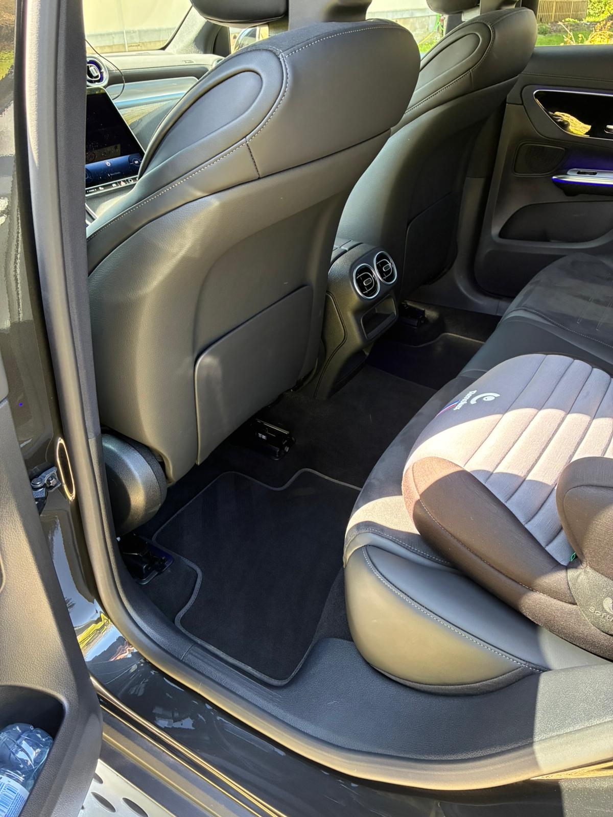 Mercedes — places arrière - après